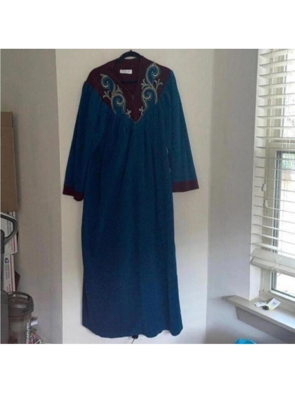 Vintage Vanity Fair Long Sleeve Long Embroidered Duster Nightgown Lingerie